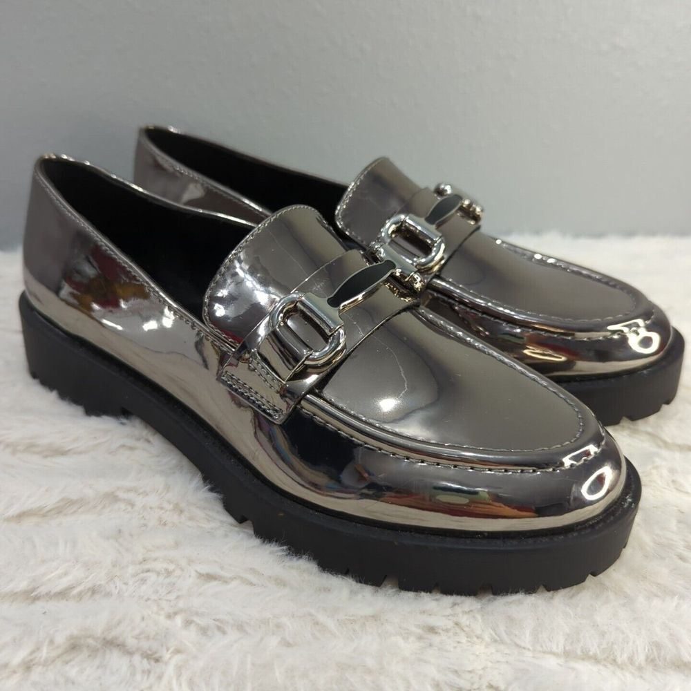Bandolino  NWOB Women's Silver‎ Metallic Lug Sole Loafers - Size 5.5